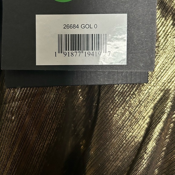 IEENA FOR MAC DUGGAL 26684 NWT
Metallic Long Sleeve Asymmetrical Ruched Gown - Picture 9 of 9